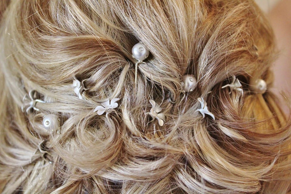 Pearl hair accessories match